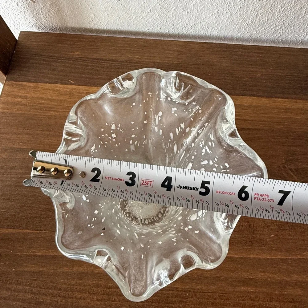 Gruppo T1 Italy Hand Blown Glass Handkerchief Vase White Speckled Ruffle